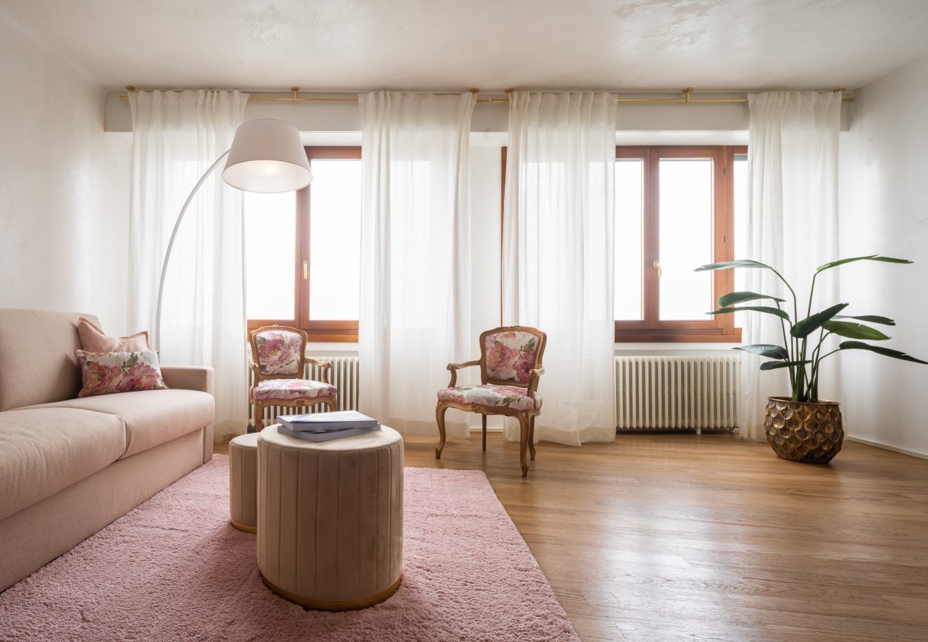 Ferienwohnung in Venedig - Venetian Palace Mauve Apartment on the Grand Canal