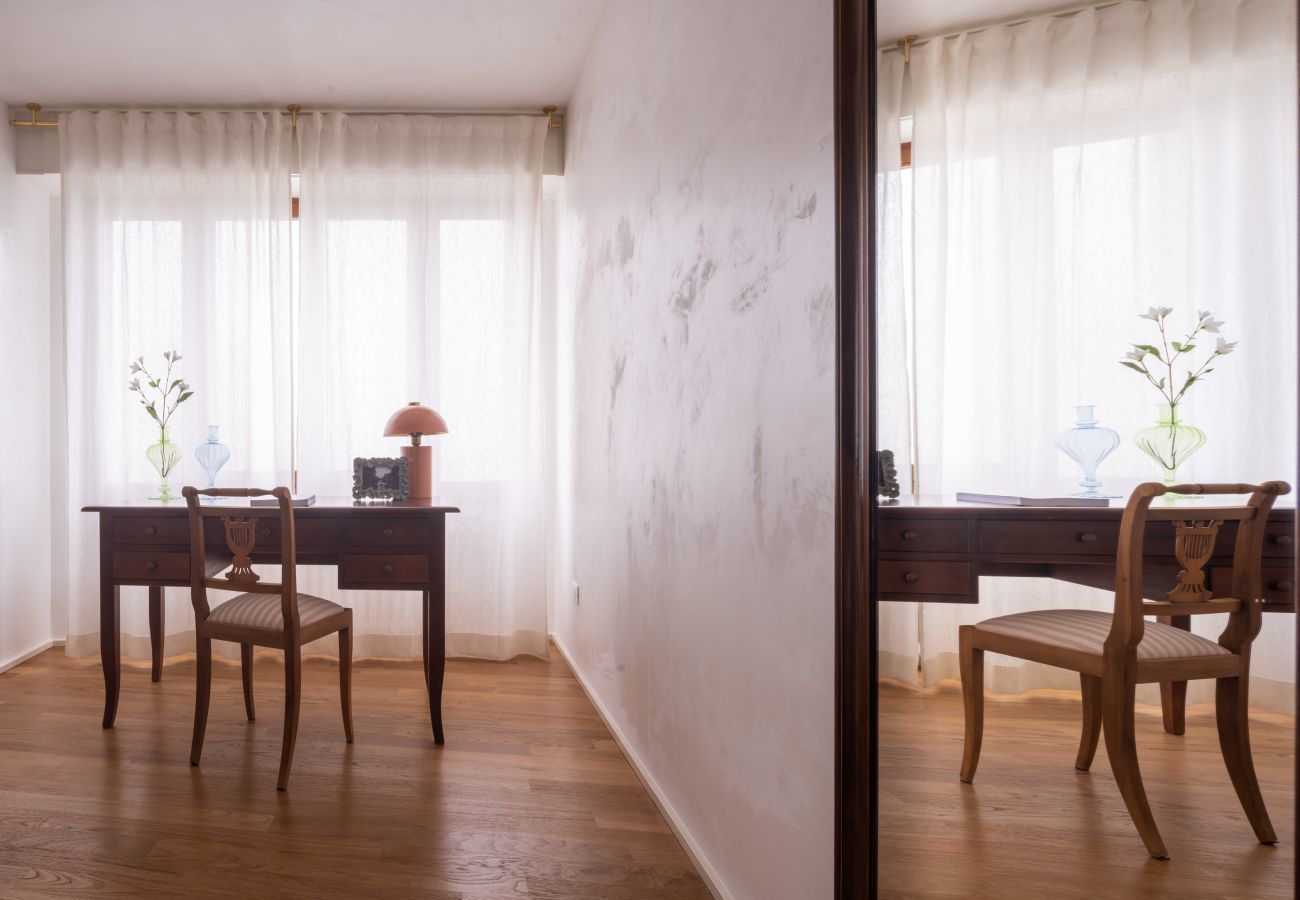 Ferienwohnung in Venedig - Venetian Palace Mauve Apartment on the Grand Canal