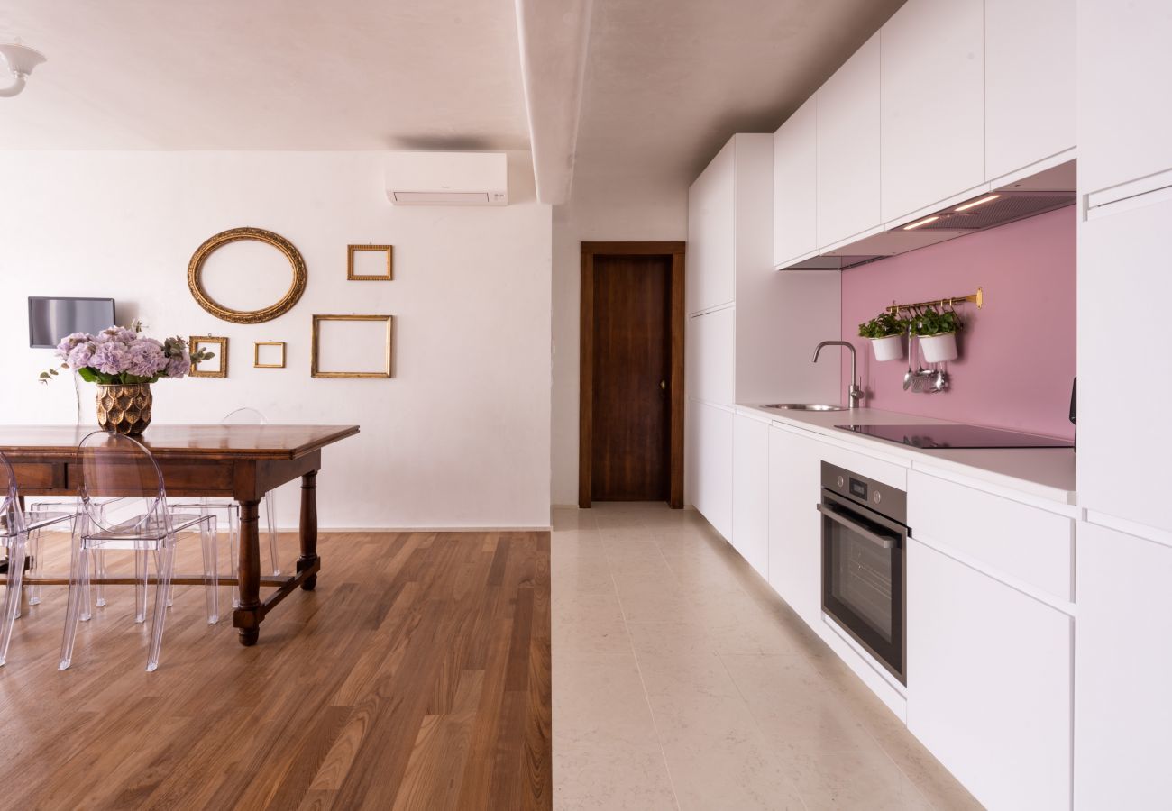 Ferienwohnung in Venedig - Venetian Palace Mauve Apartment on the Grand Canal