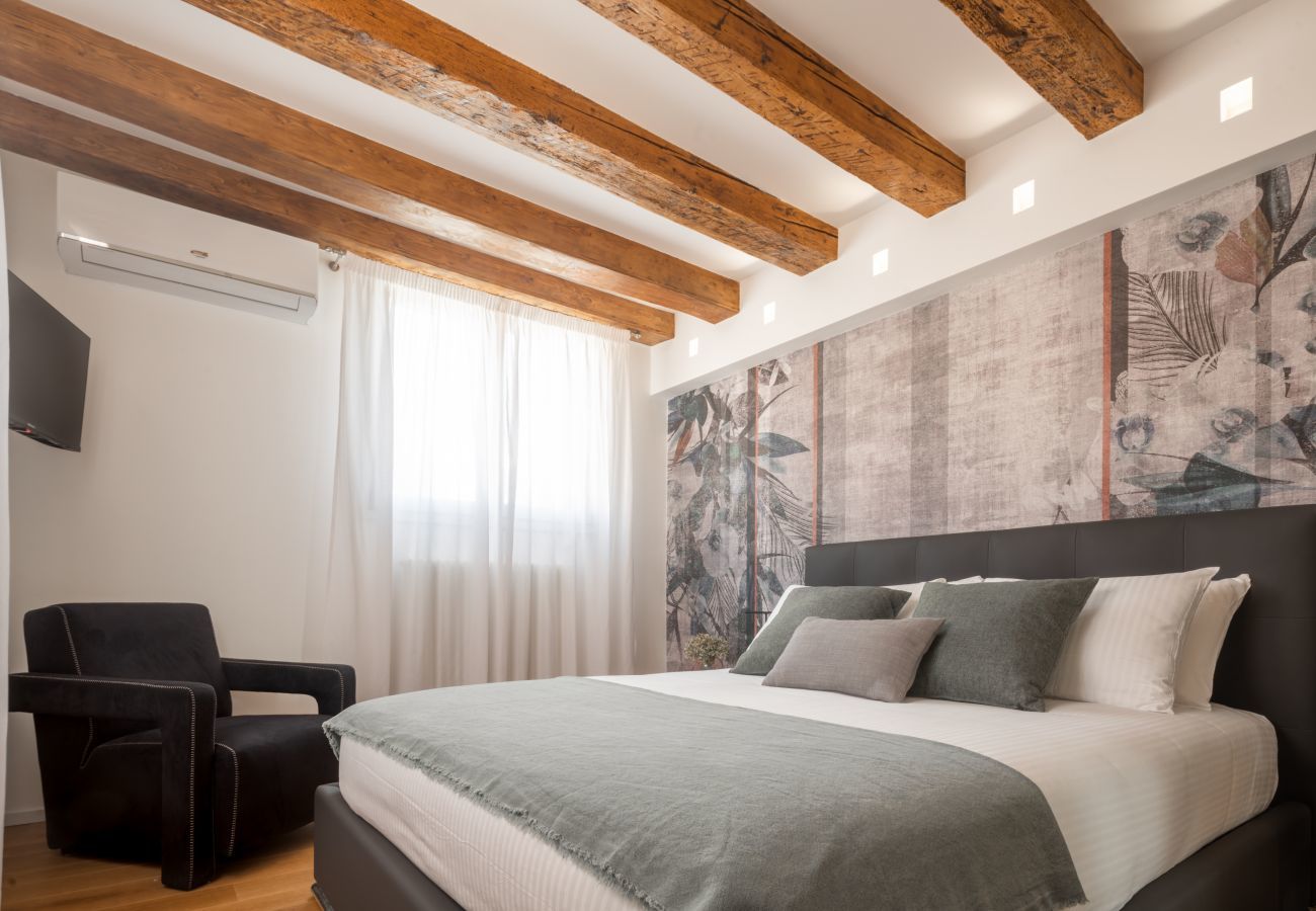Ferienwohnung in Venedig - Ruga Bella Bridge View Apartment R&R