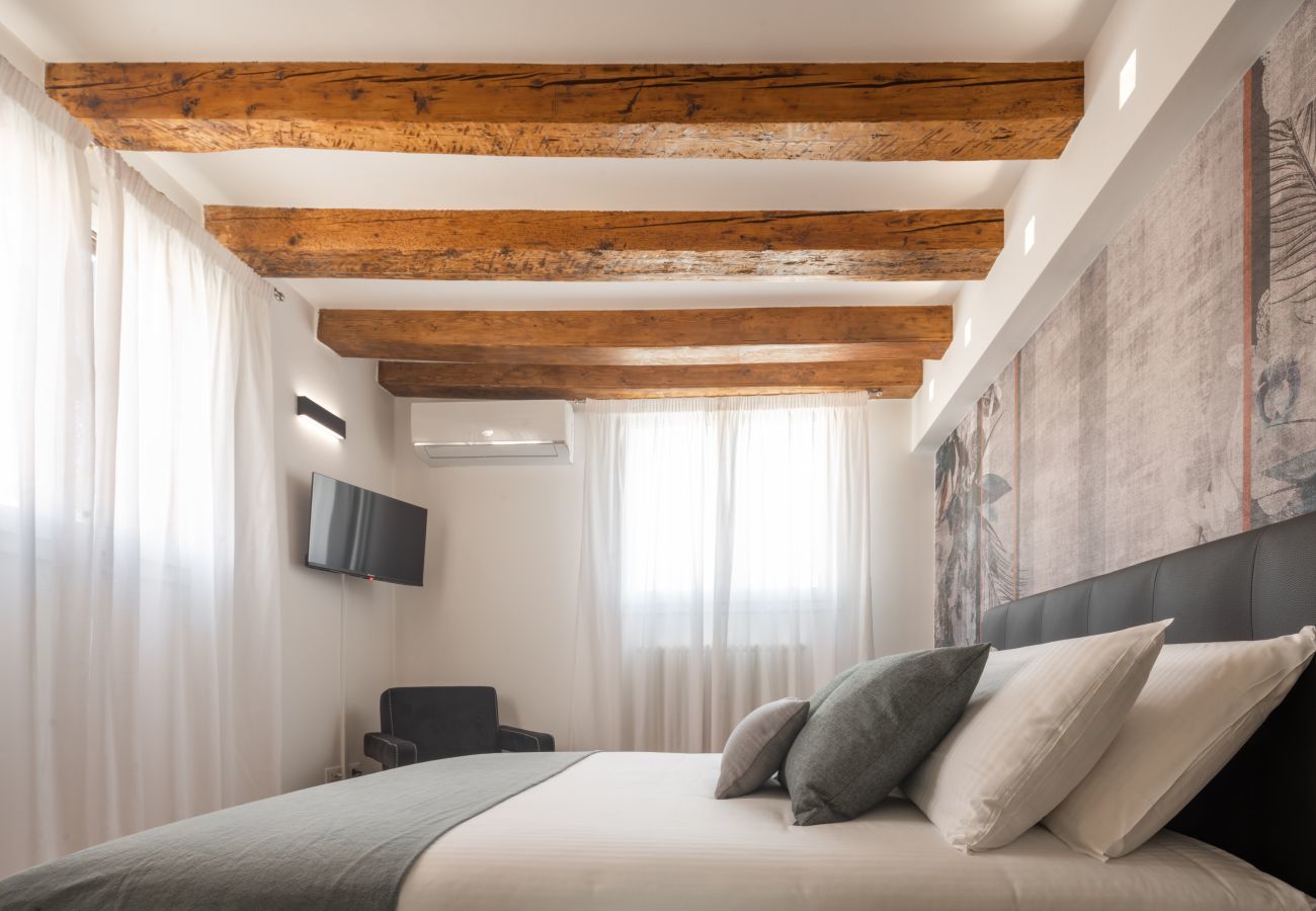 Ferienwohnung in Venedig - Ruga Bella Bridge View Apartment R&R