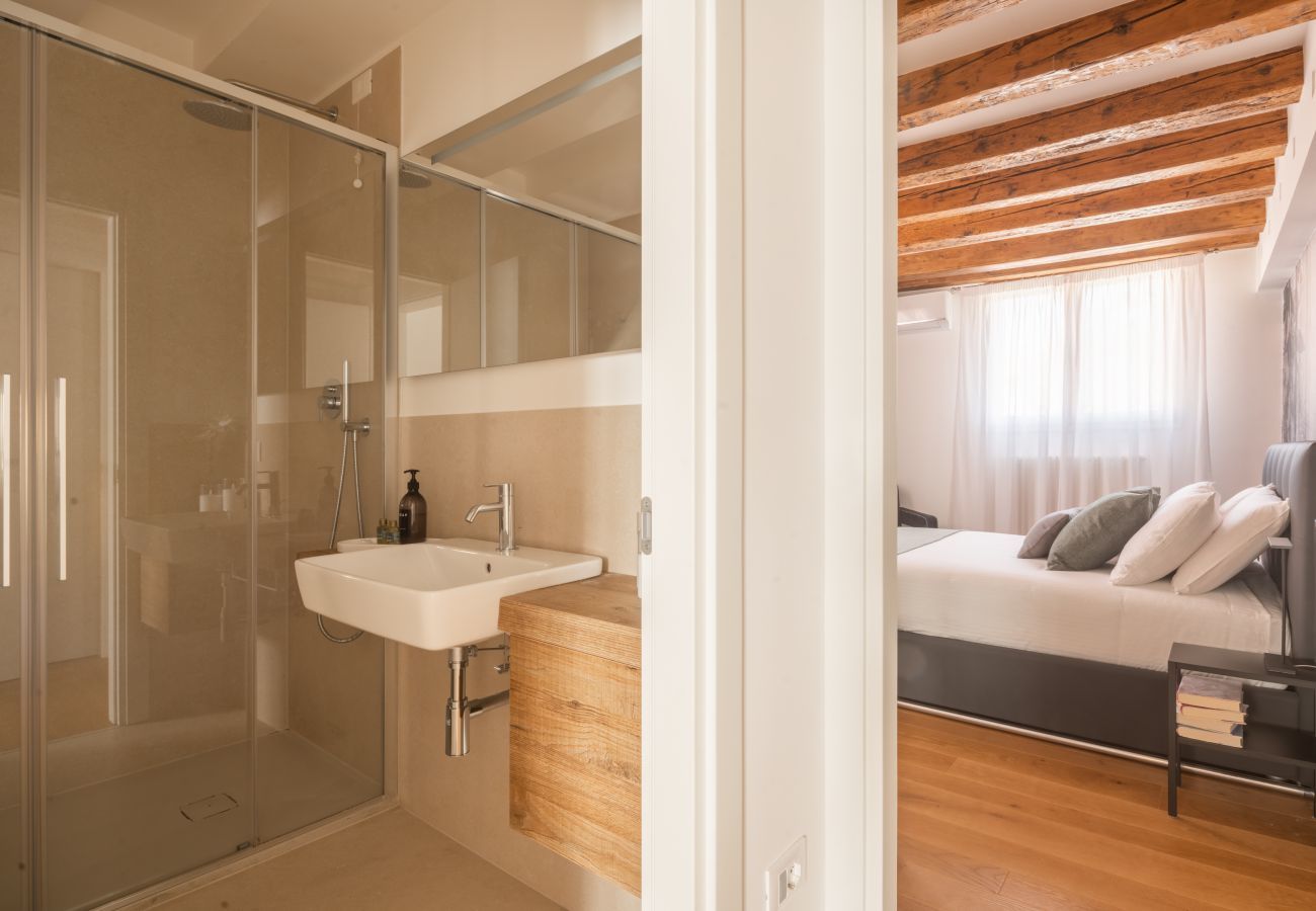 Ferienwohnung in Venedig - Ruga Bella Bridge View Apartment R&R