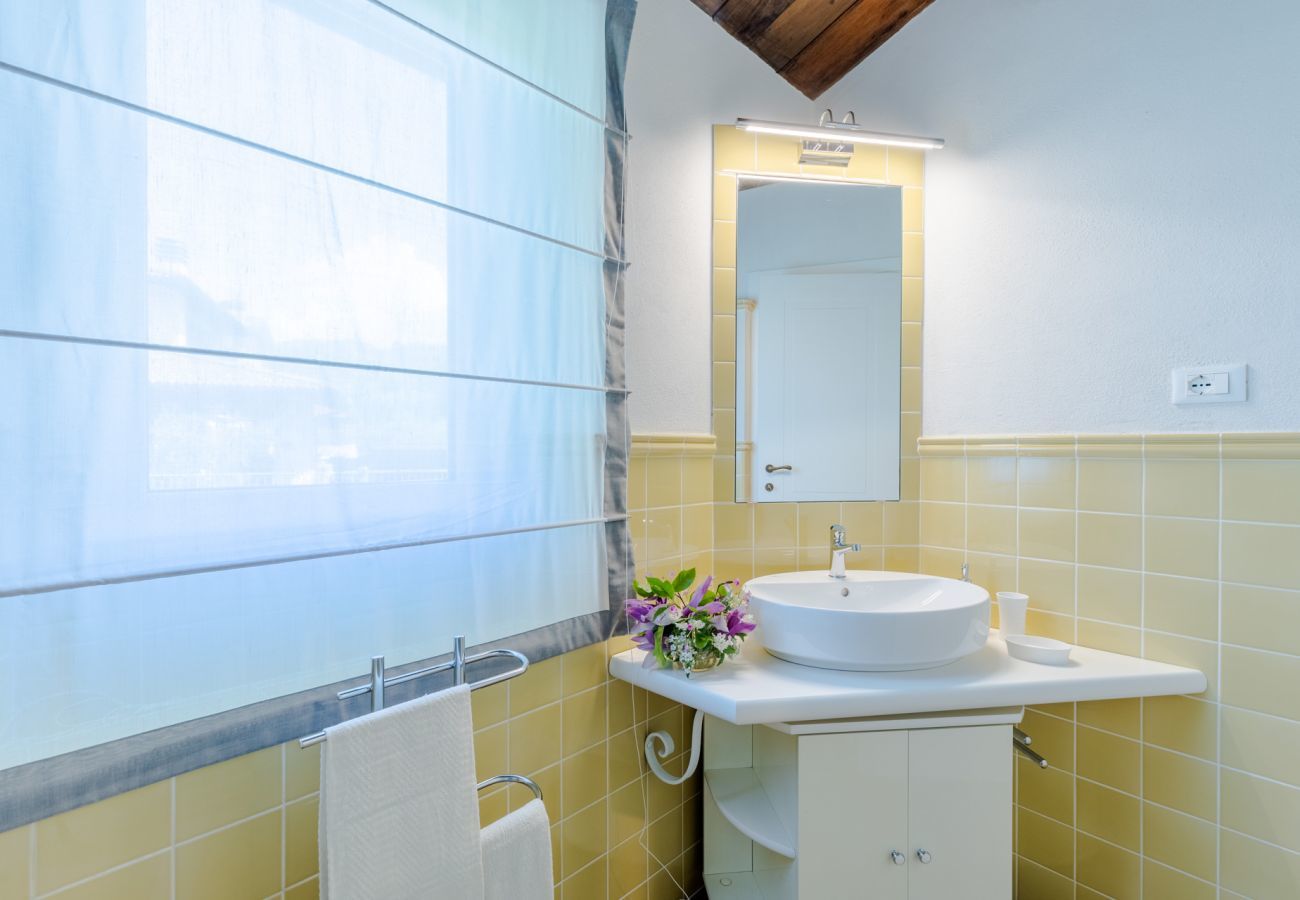 Villa in Piano di Coreglia - La Vaseria, Country House with Secret Garden