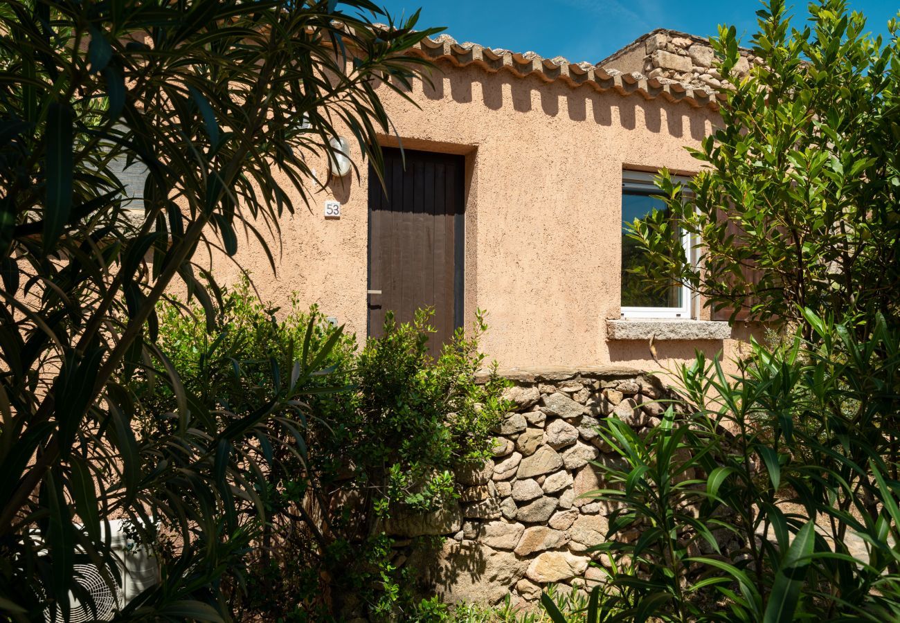 Ferienwohnung in Porto Rotondo - Caletta 53 - Wohnung am Meer mit Pool und Tennisplatz