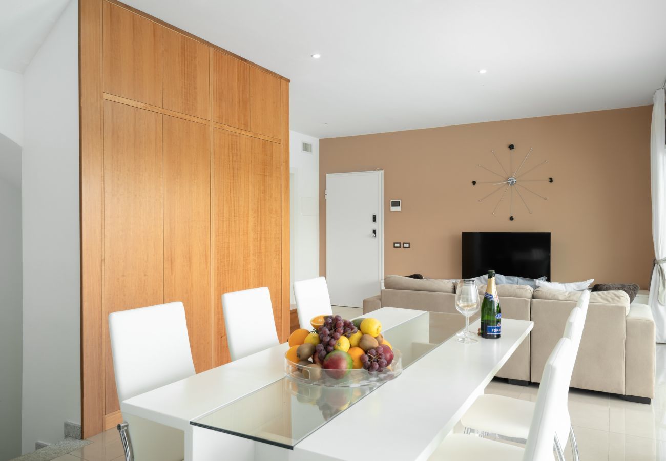 Villa in Budoni - Villa Square – modernes Feriendomizil mit Pool auf Sardinien