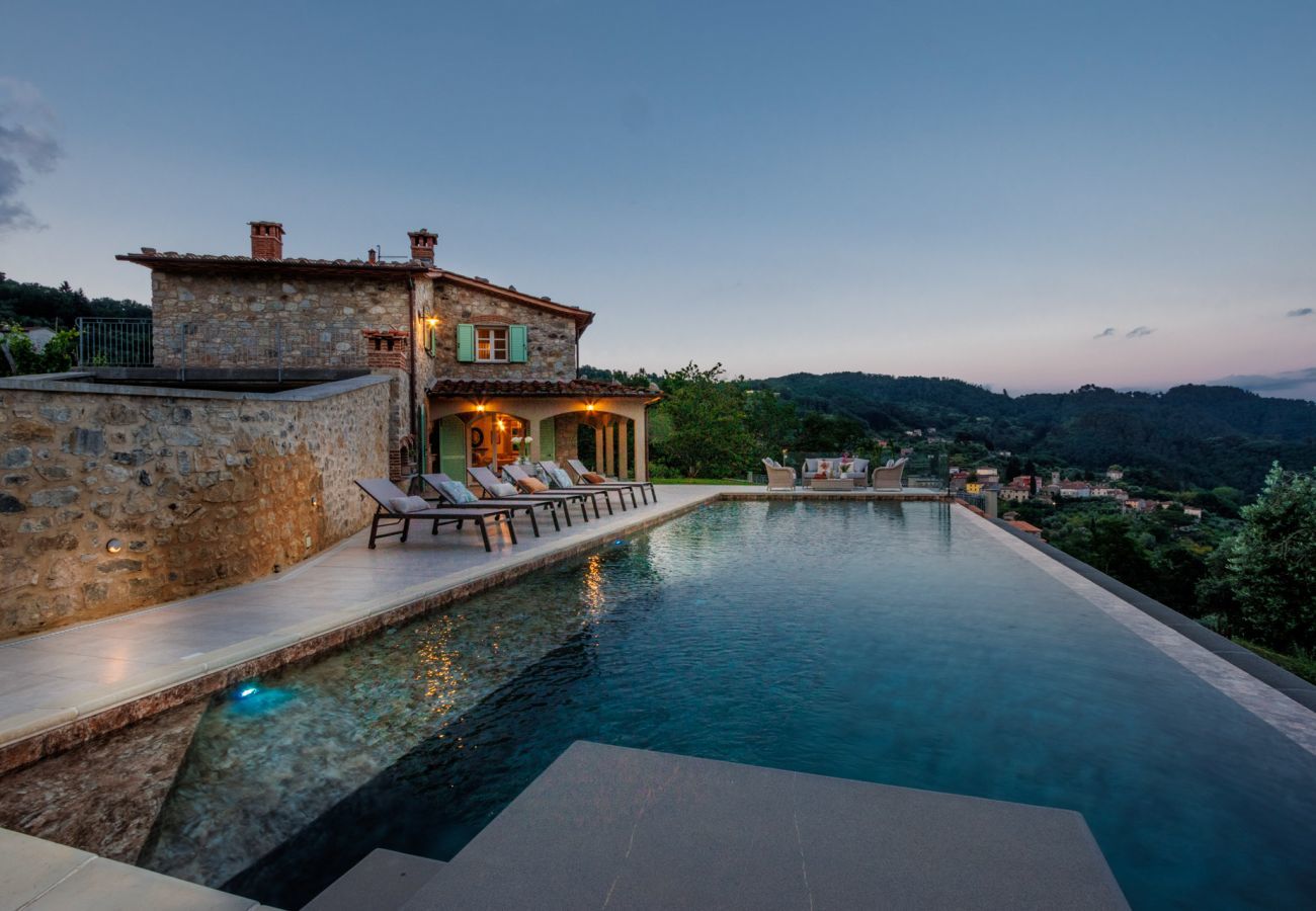 Villa in Pescaglia - Villa Grema, a Farmhouse with Private Infinity Pool between Lucca and the Beach