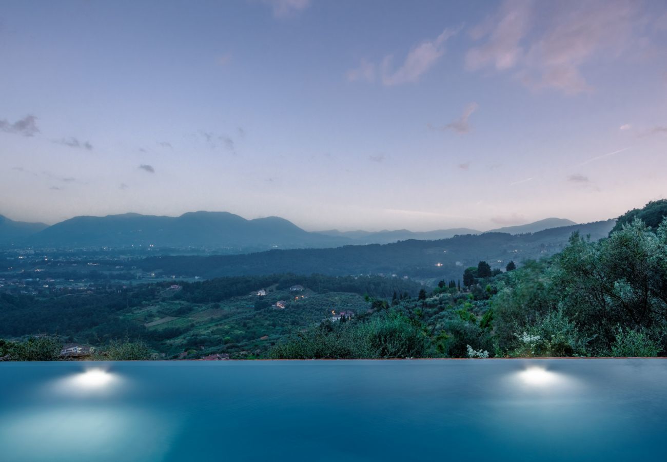 Villa in San Concordio di Moriano - Villa Lina, Luxury Farmhouse with Pool and Amazing View close to Lucca Town Centre