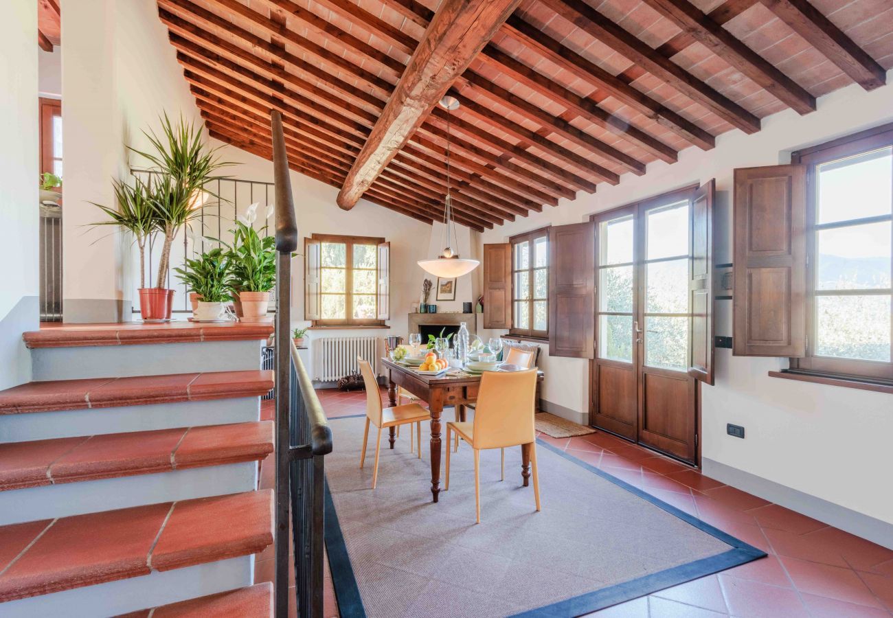 Villa in Lucca - Villa Debby, 2 bedrooms Farmhouse with Pool on the Hills of Lucca