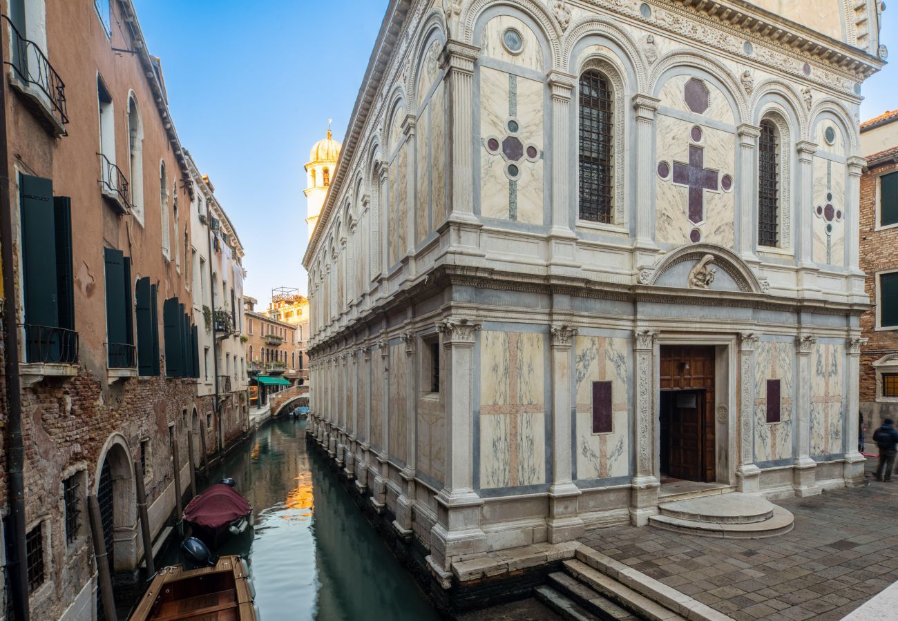 Ferienwohnung in Venedig - Miracoli Apartment with View on the Canal R&R