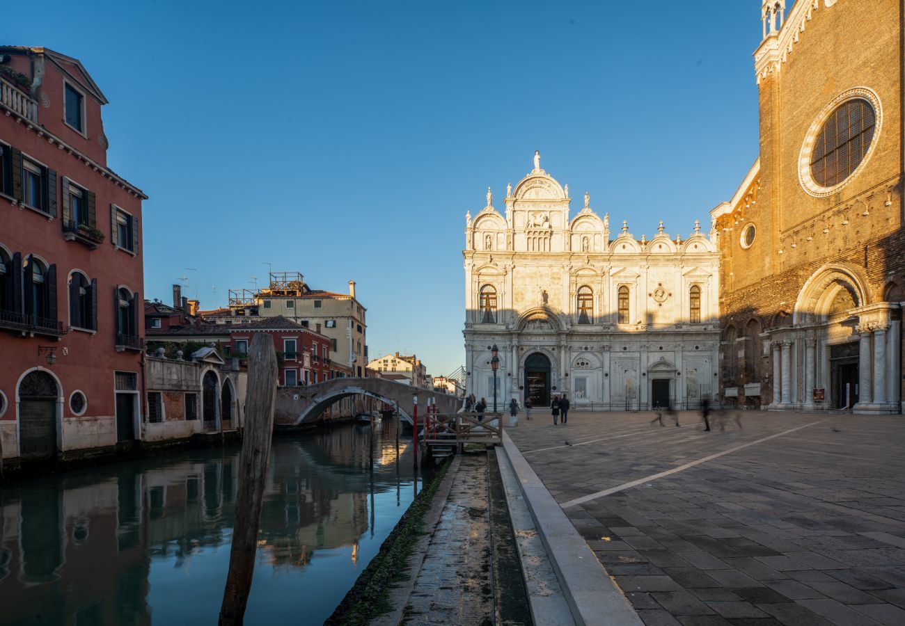 Ferienwohnung in Venedig - Miracoli Apartment with View on the Canal R&R