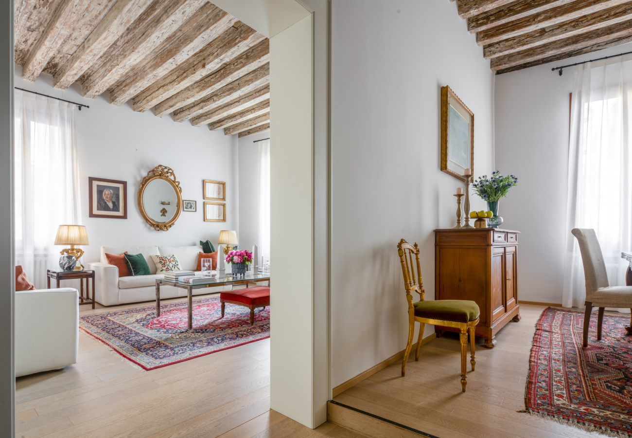 Ferienwohnung in Venedig - Miracoli Apartment with View on the Canal R&R