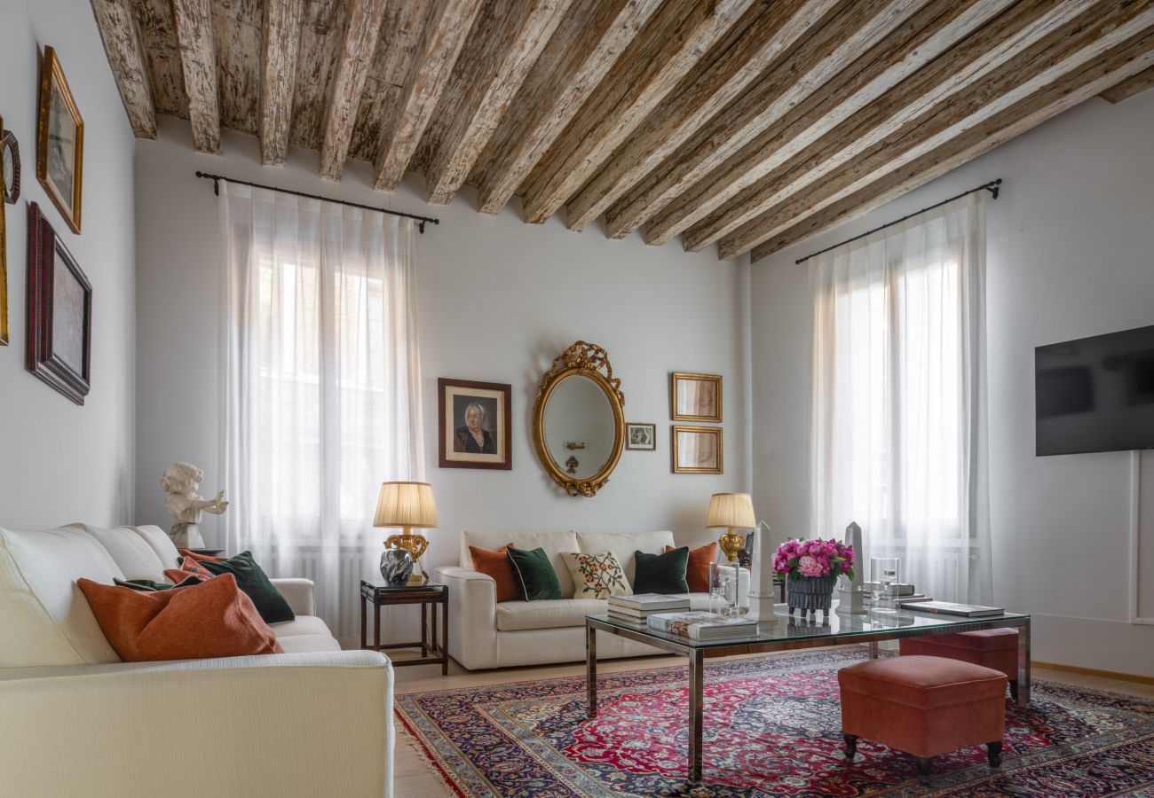 Ferienwohnung in Venedig - Miracoli Apartment with View on the Canal R&R