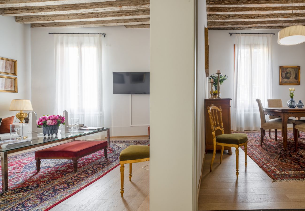 Ferienwohnung in Venedig - Miracoli Apartment with View on the Canal R&R