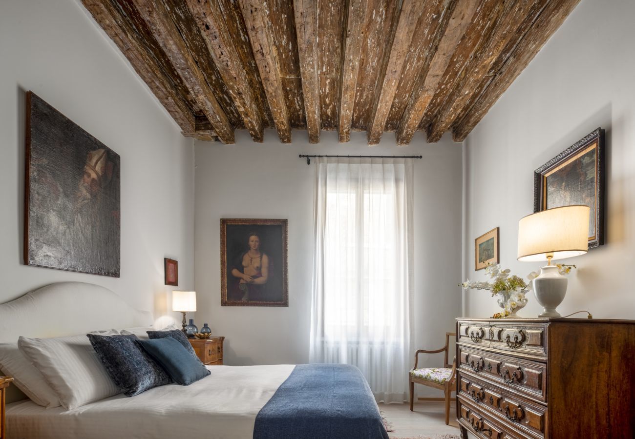 Ferienwohnung in Venedig - Miracoli Apartment with View on the Canal R&R