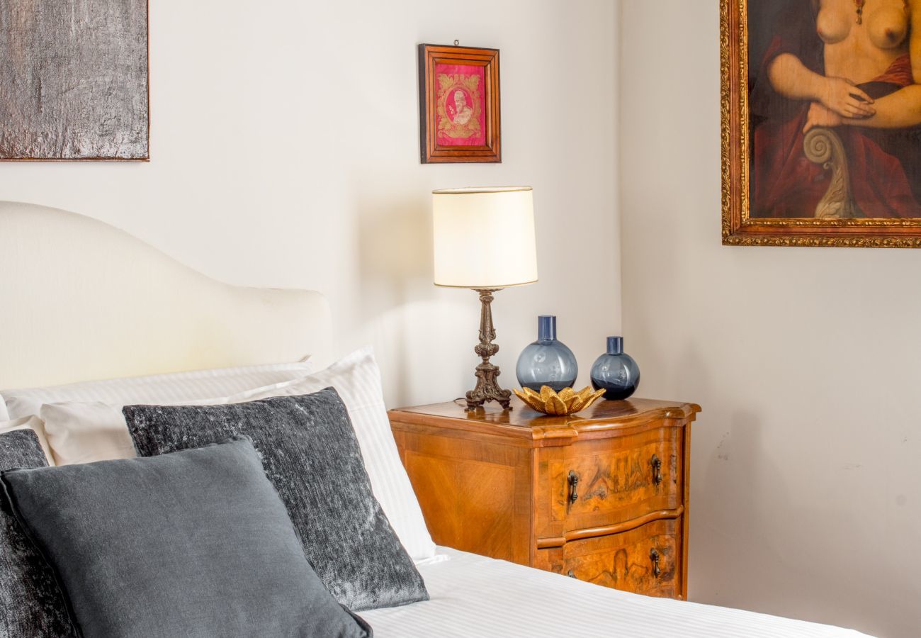 Ferienwohnung in Venedig - Miracoli Apartment with View on the Canal R&R