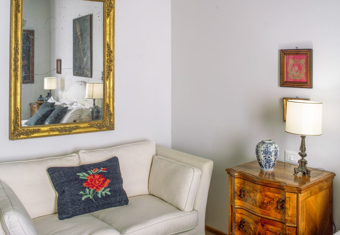 Ferienwohnung in Venedig - Miracoli Apartment with View on the Canal R&R