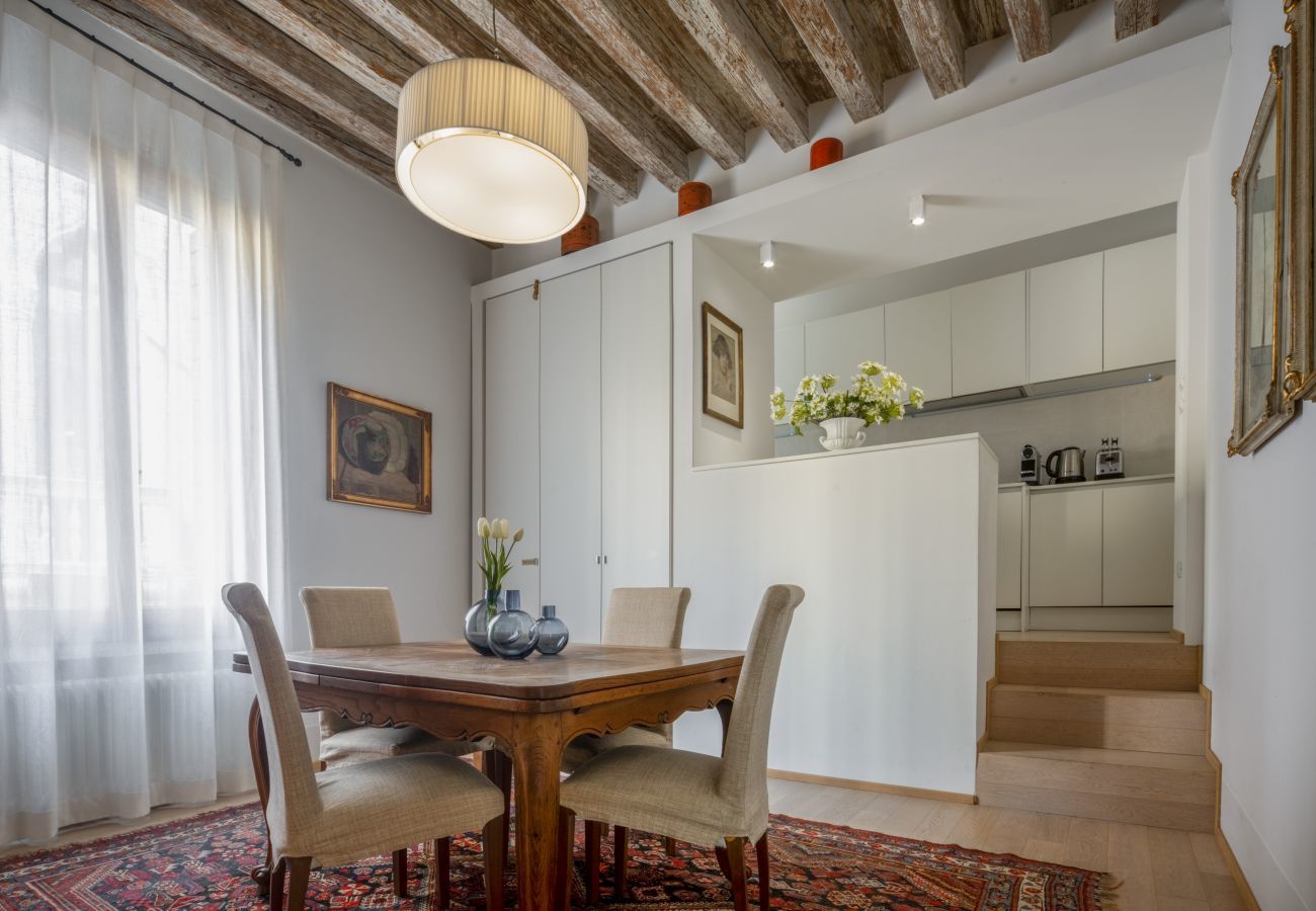 Ferienwohnung in Venedig - Miracoli Apartment with View on the Canal R&R