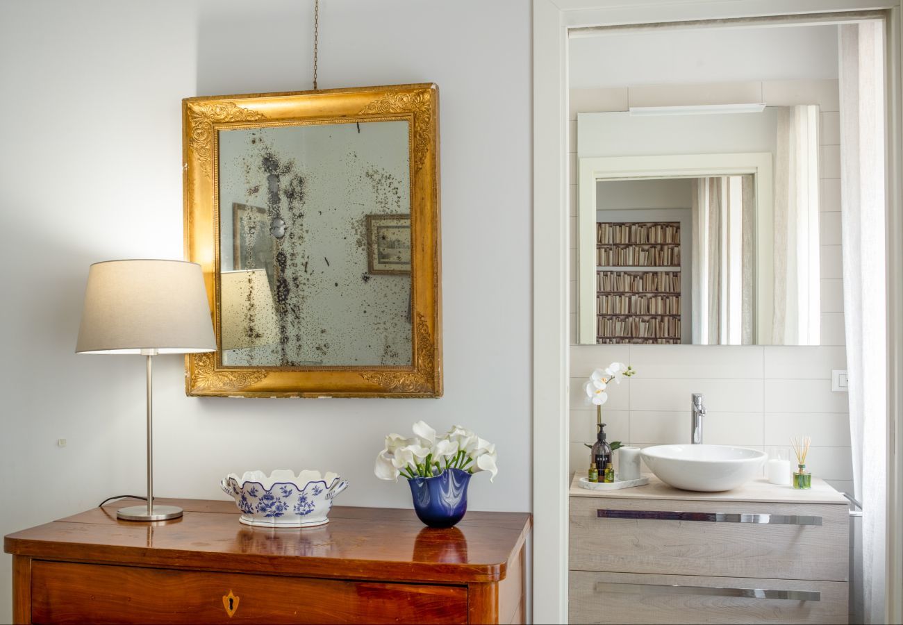 Ferienwohnung in Venedig - Miracoli Apartment with View on the Canal R&R