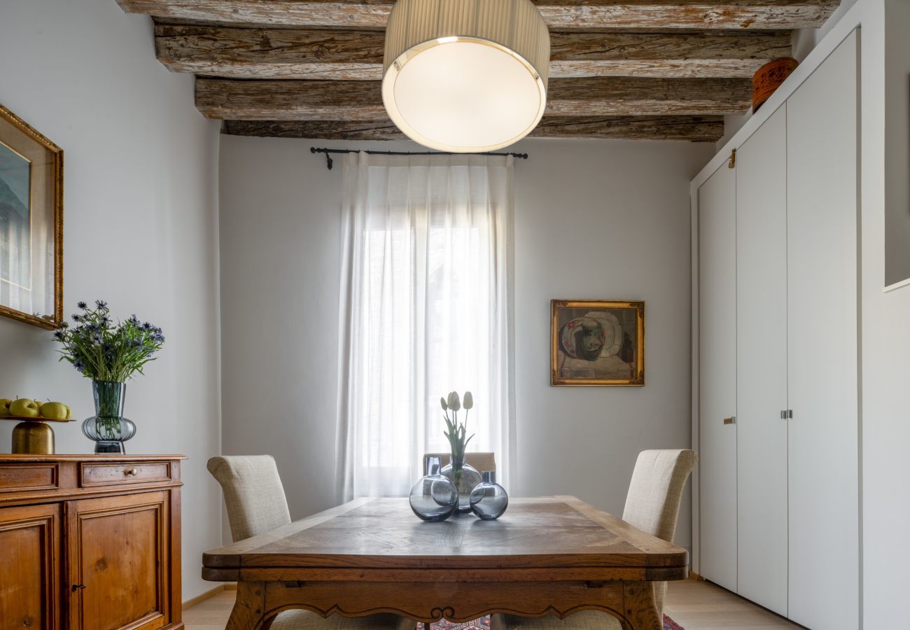 Ferienwohnung in Venedig - Miracoli Apartment with View on the Canal R&R