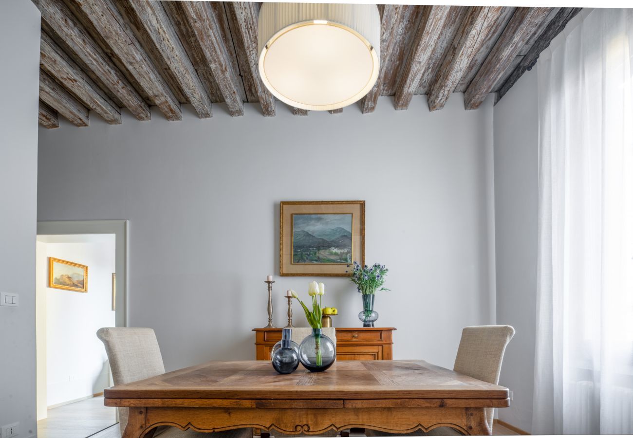 Ferienwohnung in Venedig - Miracoli Apartment with View on the Canal R&R