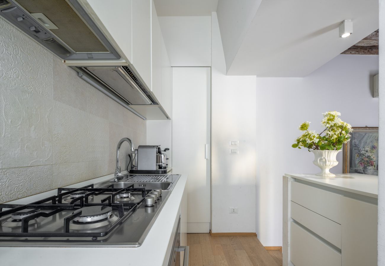 Ferienwohnung in Venedig - Miracoli Apartment with View on the Canal R&R
