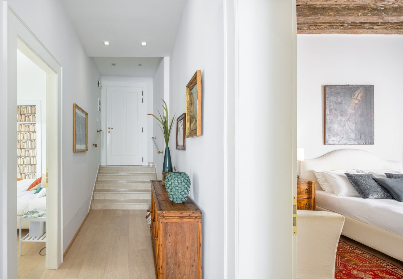 Ferienwohnung in Venedig - Miracoli Apartment with View on the Canal R&R