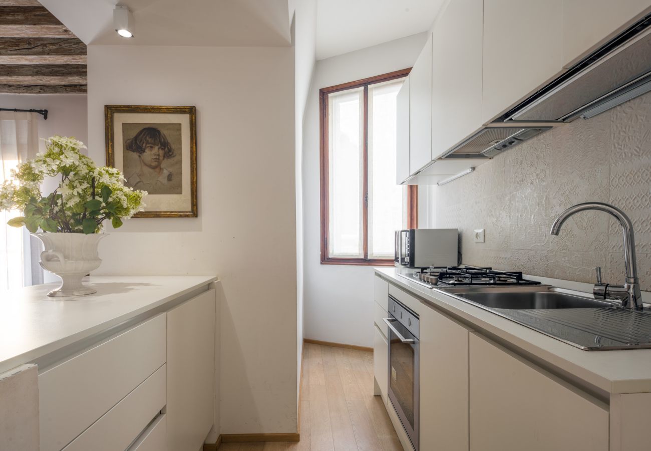 Ferienwohnung in Venedig - Miracoli Apartment with View on the Canal R&R