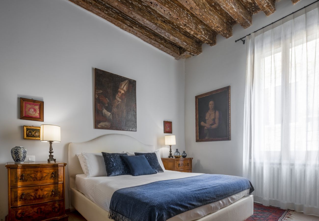 Ferienwohnung in Venedig - Miracoli Apartment with View on the Canal R&R