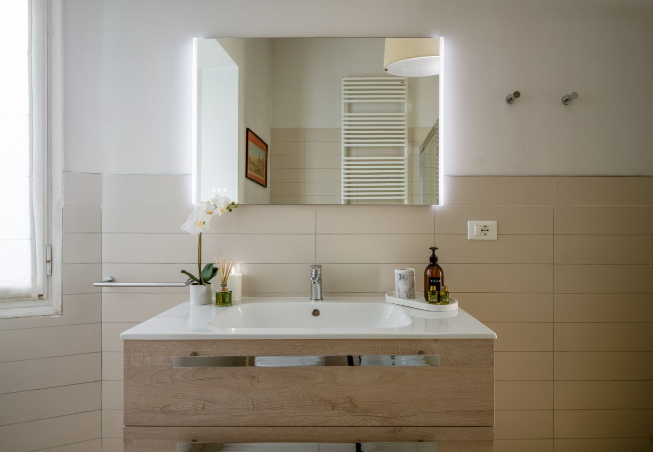 Ferienwohnung in Venedig - Miracoli Apartment with View on the Canal R&R