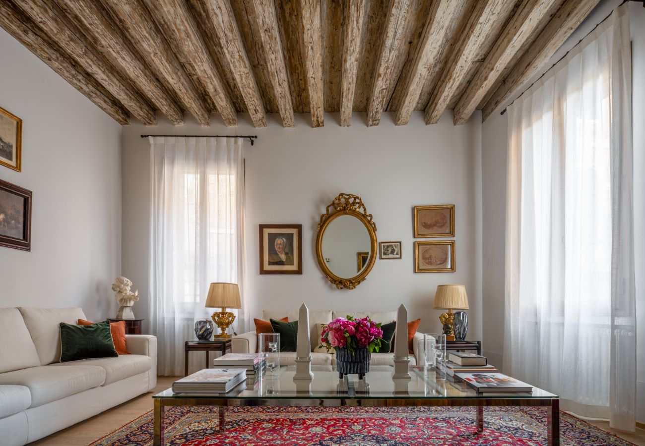Ferienwohnung in Venedig - Miracoli Apartment with View on the Canal R&R