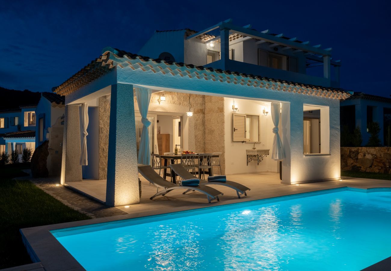 Bellevue 36E - Ferien-Mietvilla mit privatem Pool in Budoni