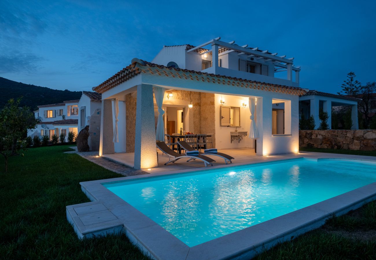Villa in Budoni - Bellevue 36E by Klodge – stilvolle Villa mit exklusivem Pool
