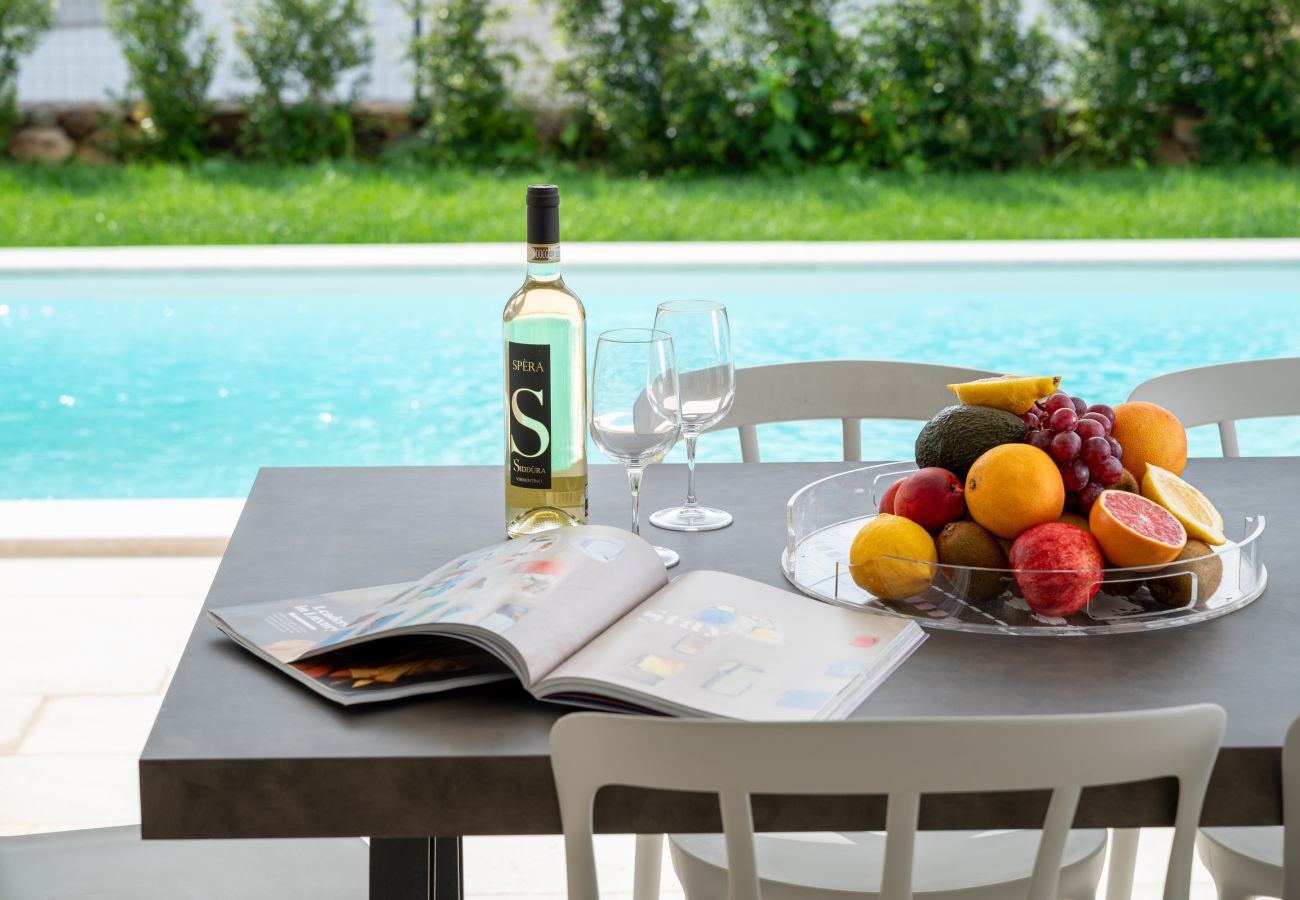 Bellevue 36C - Veranda mit eleganten Möbeln zum Entspannen in Budoni