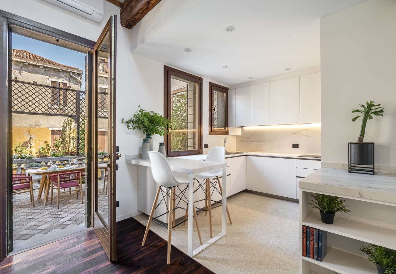Ferienwohnung in Venedig - San Barnaba Palace - Apartment with Terrace R&R