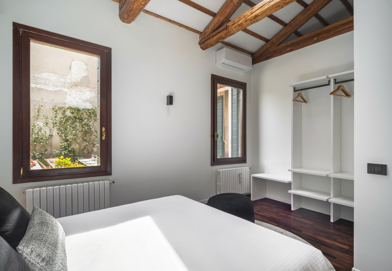 Ferienwohnung in Venedig - San Barnaba Palace - Apartment with Terrace R&R