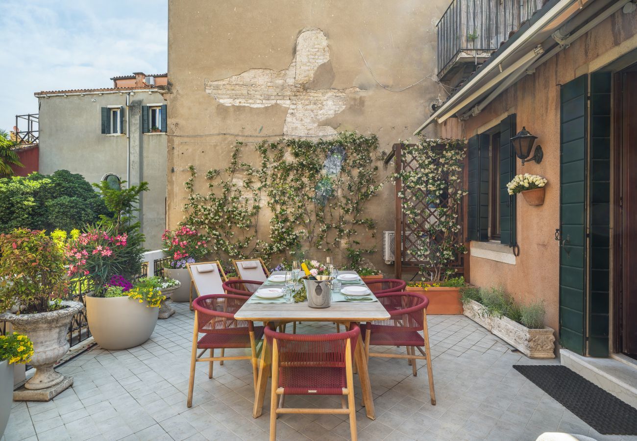 Ferienwohnung in Venedig - San Barnaba Palace - Apartment with Terrace R&R
