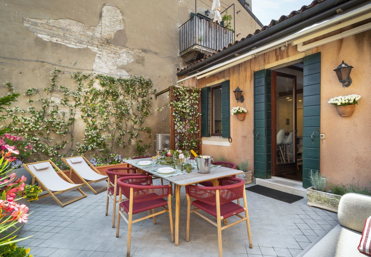 Ferienwohnung in Venedig - San Barnaba Palace - Apartment with Terrace R&R
