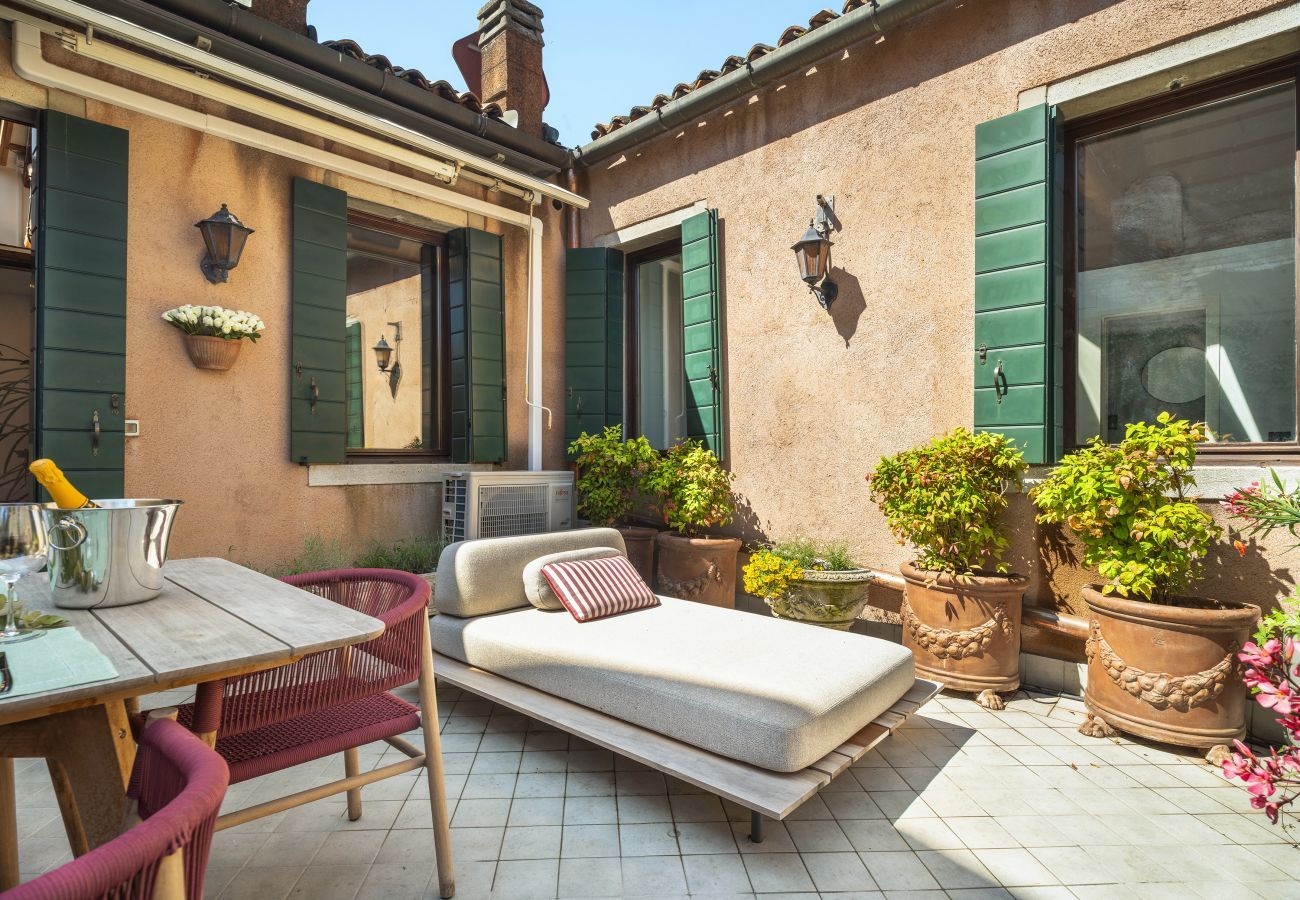 Ferienwohnung in Venedig - San Barnaba Palace - Apartment with Terrace R&R