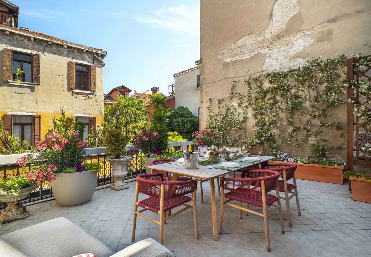 Ferienwohnung in Venedig - San Barnaba Palace - Apartment with Terrace R&R