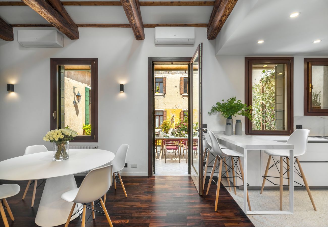 Ferienwohnung in Venedig - San Barnaba Palace - Apartment with Terrace R&R