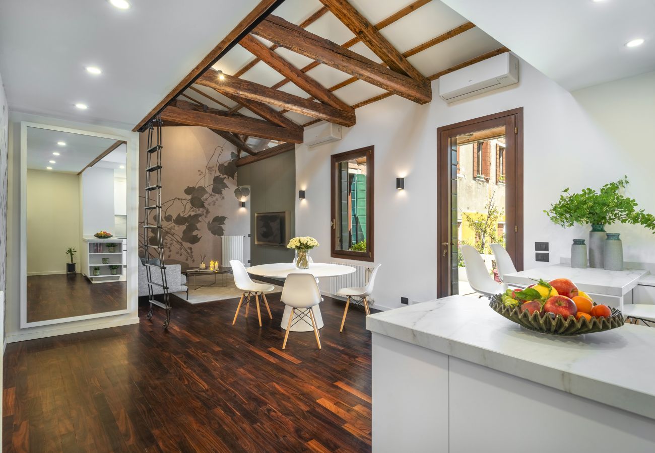 Ferienwohnung in Venedig - San Barnaba Palace - Apartment with Terrace R&R