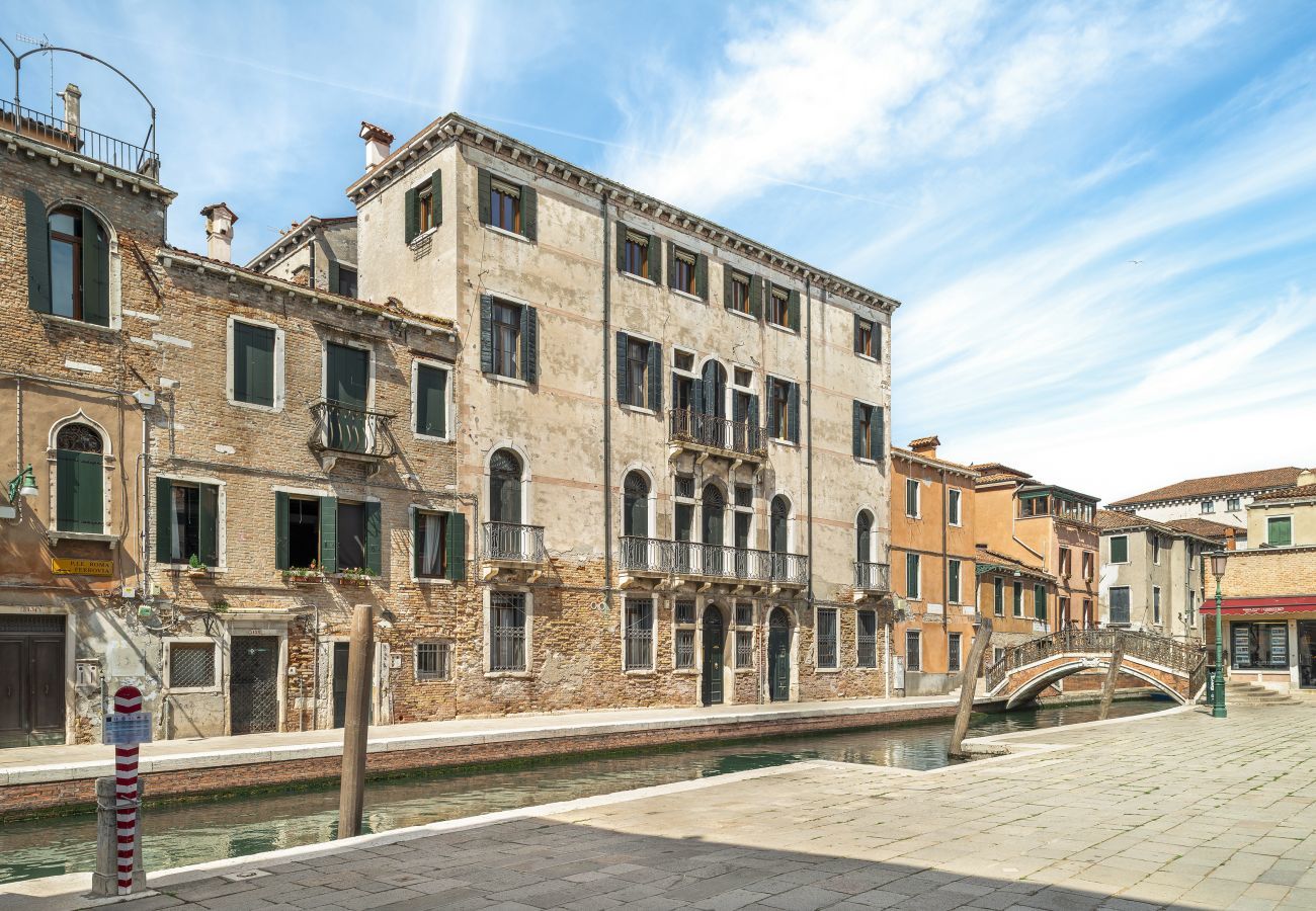 Ferienwohnung in Venedig - San Barnaba Palace - Apartment with Terrace R&R
