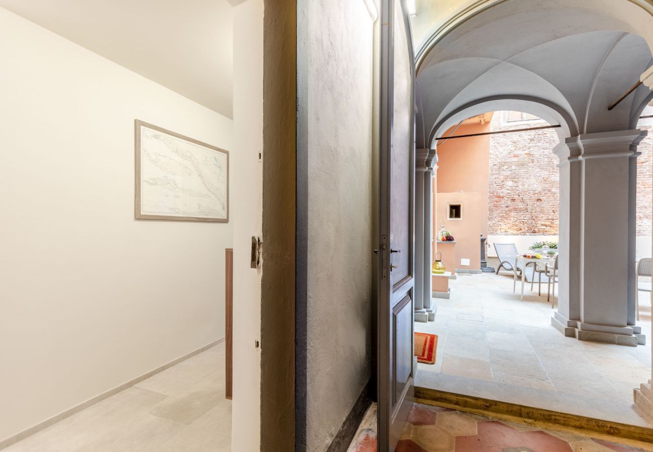 Ferienwohnung in Lucca - Cortile Moderno Apartment