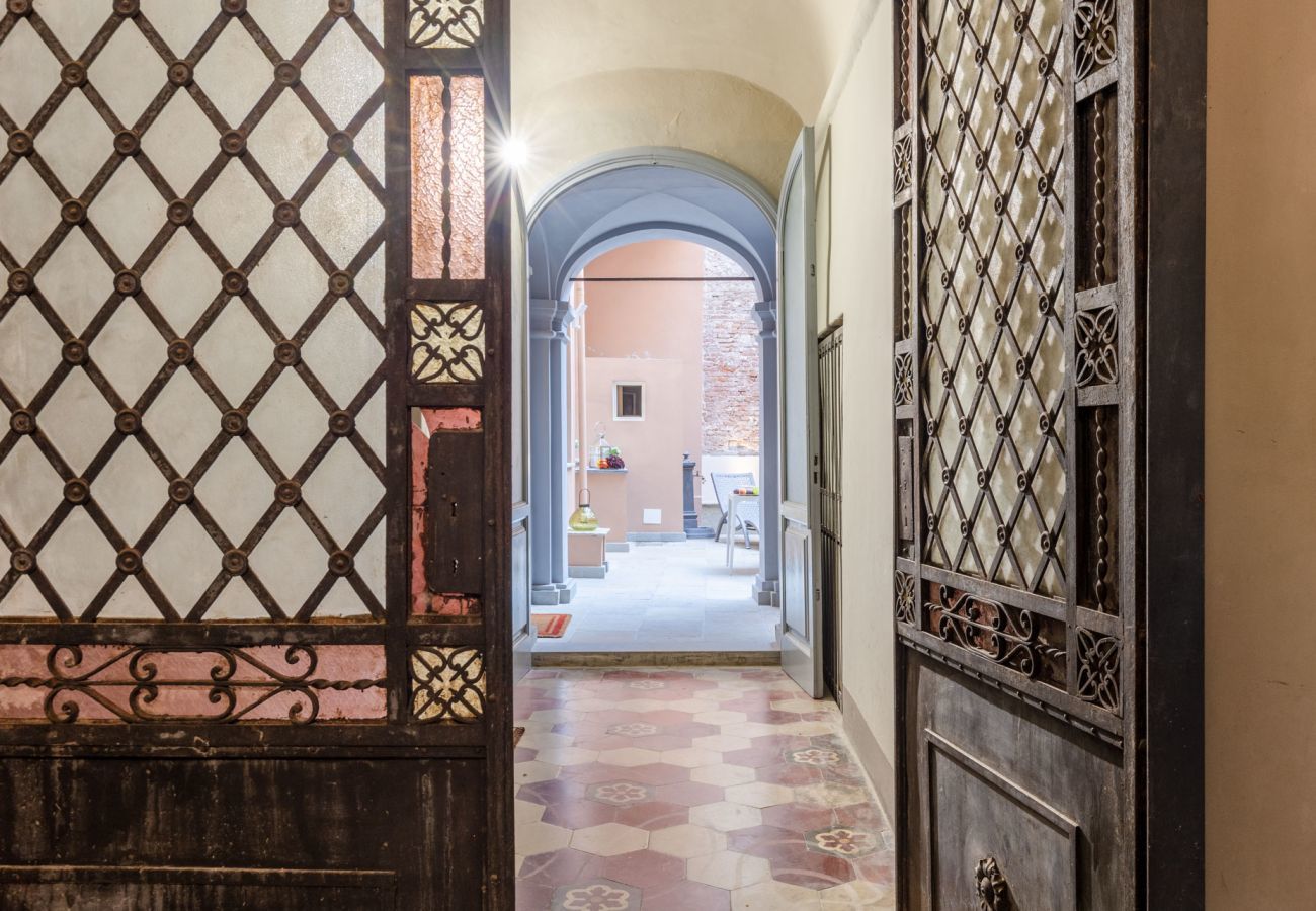 Ferienwohnung in Lucca - Cortile Moderno Apartment