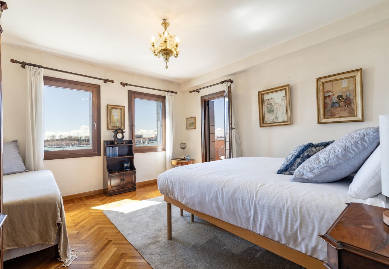 Ferienwohnung in Venedig - San Giorgio View Apartment with Terrace R&R