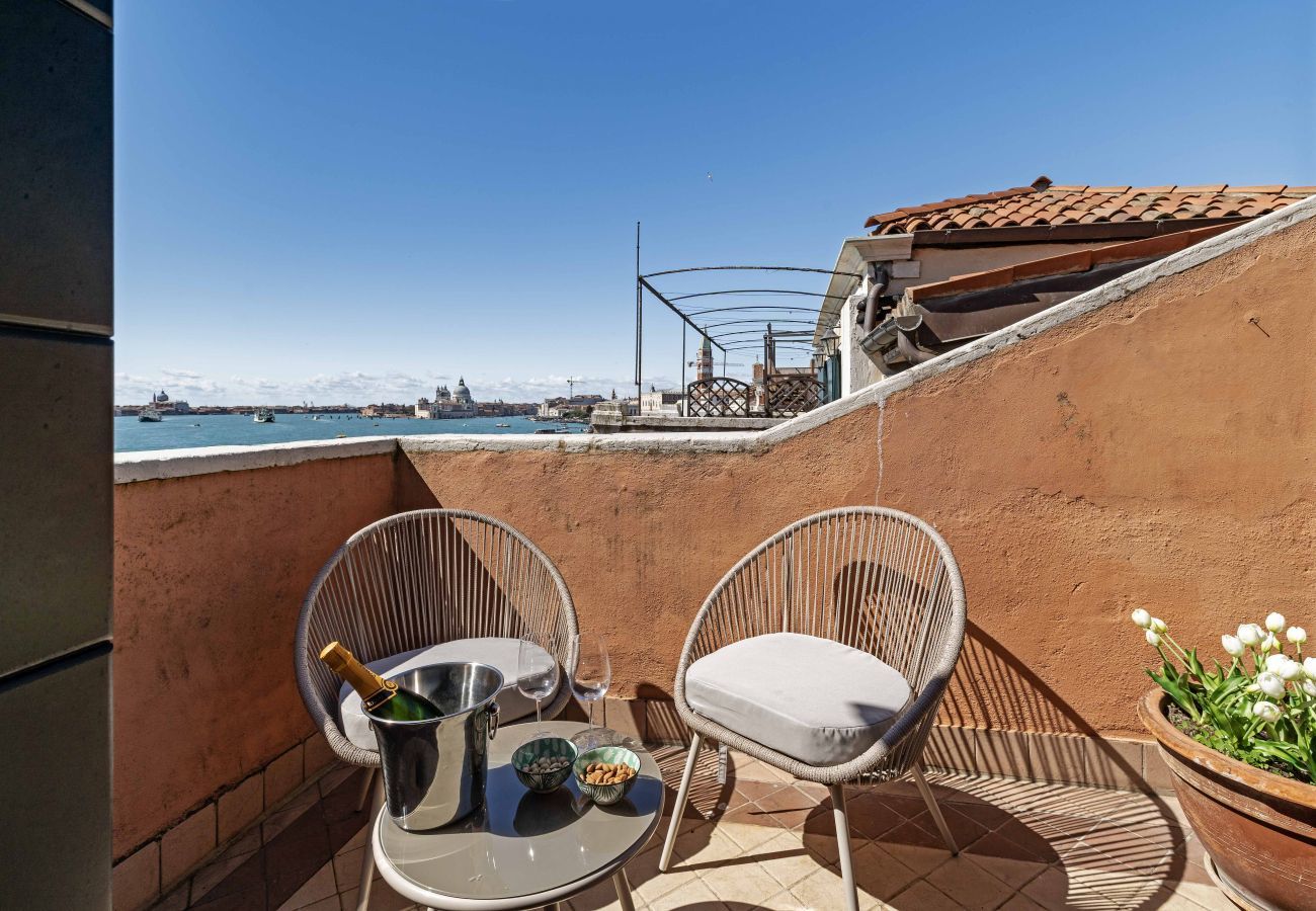 Ferienwohnung in Venedig - San Giorgio View Apartment with Terrace R&R