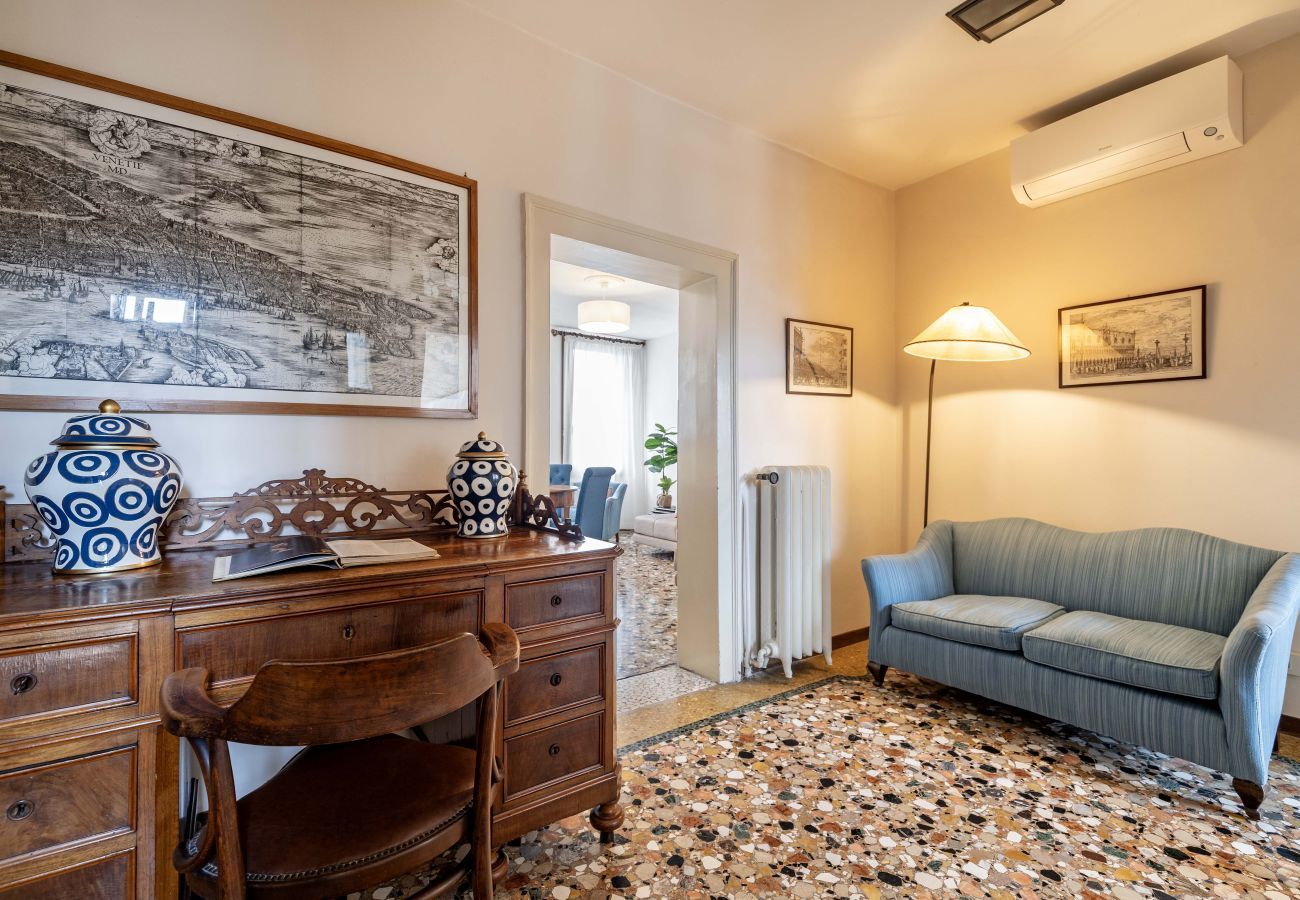 Ferienwohnung in Venedig - San Giorgio View Apartment with Terrace R&R