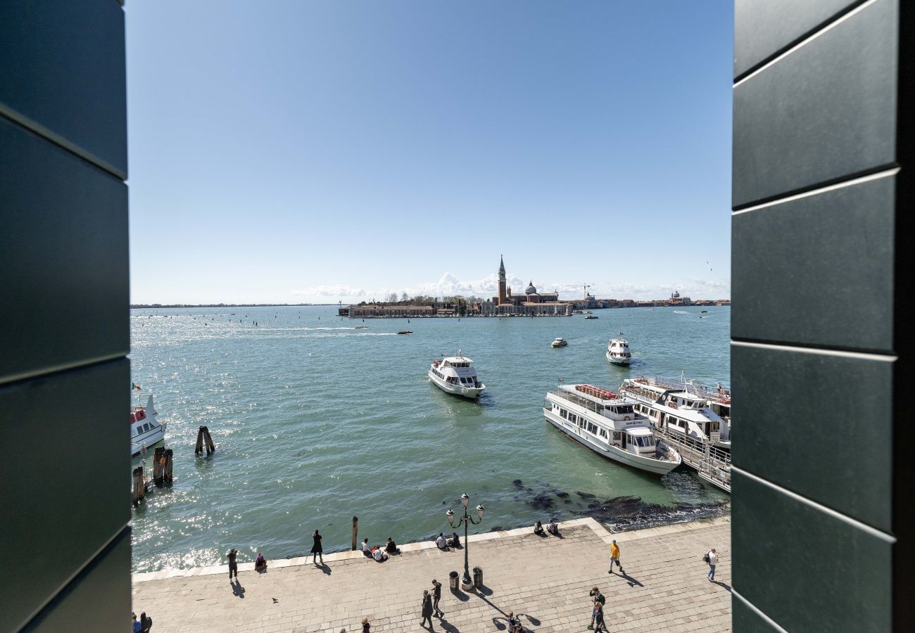 Ferienwohnung in Venedig - San Giorgio View Apartment with Terrace R&R