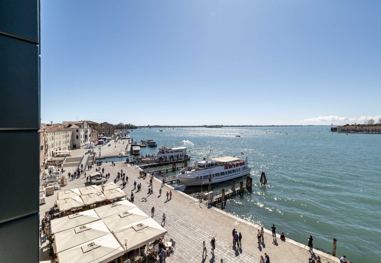Ferienwohnung in Venedig - San Giorgio View Apartment with Terrace R&R