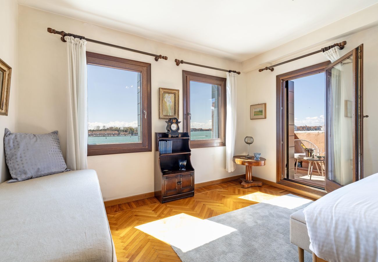 Ferienwohnung in Venedig - San Giorgio View Apartment with Terrace R&R